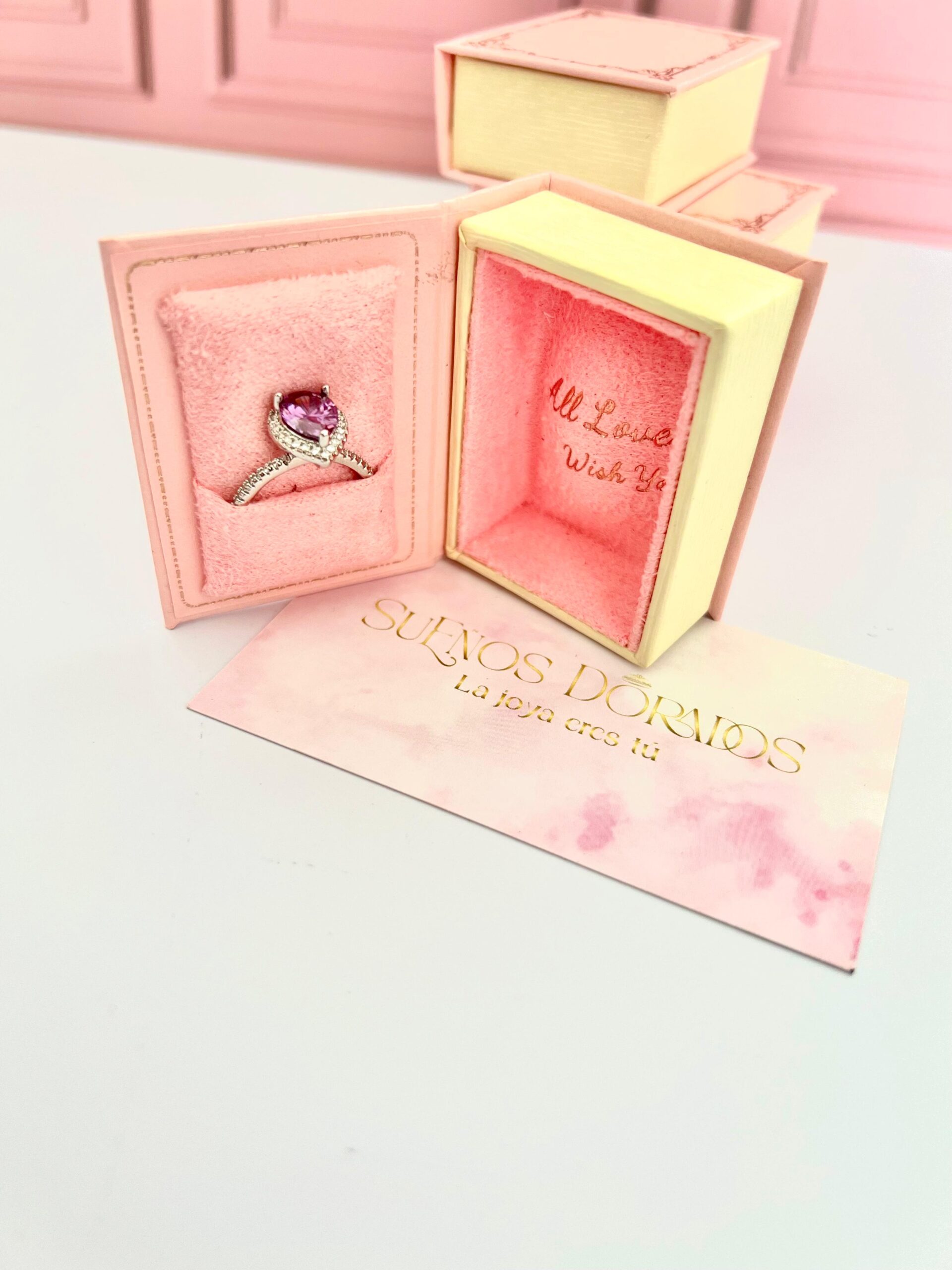 Anillo de Compromiso con Gema Morada